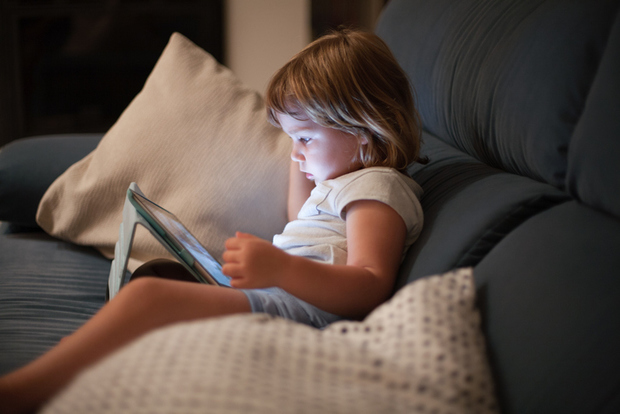 L'enfant, l'adolescent, la famille et les écrans : appel à une vigilance raisonnée sur les technologies numériques