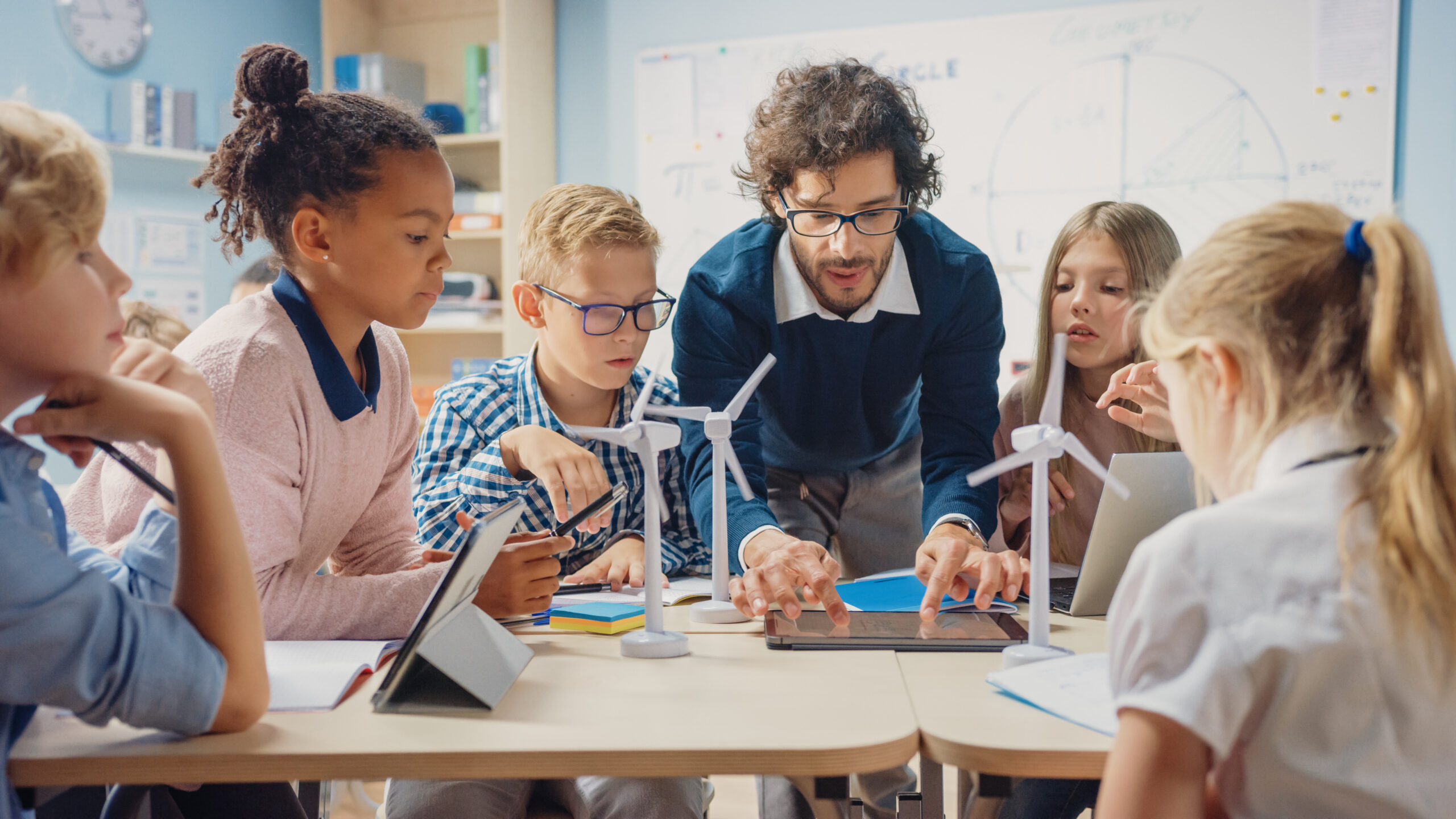 Lancement du Plan Sciences et technologie pour la formation continue des professeurs des écoles